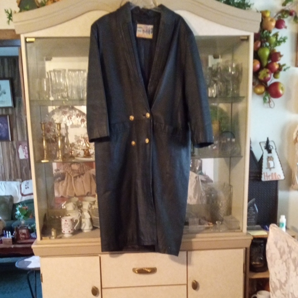 Elegant Black Leather Jacket for Women